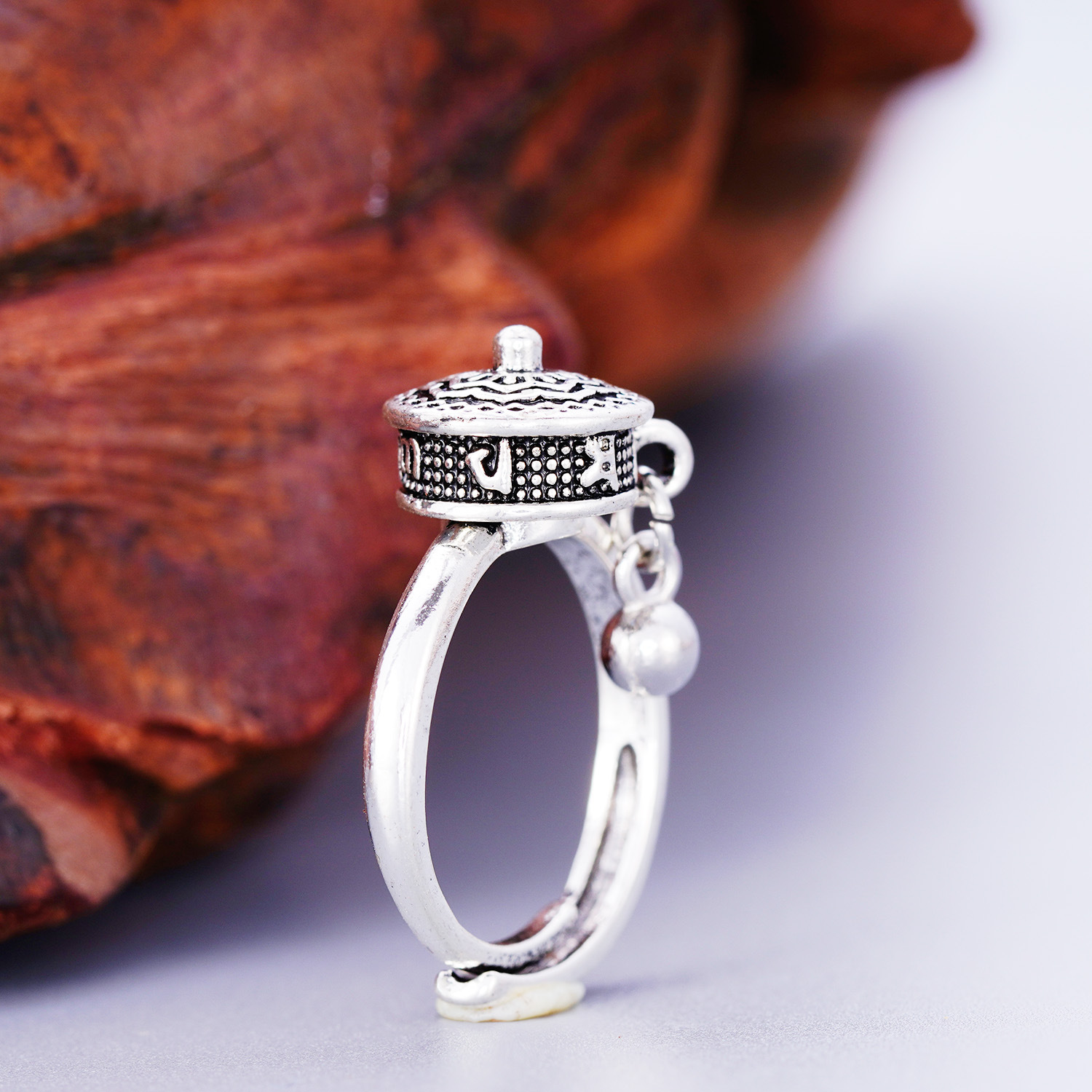 Retro de seis palabras mantra rueda de oración anillo hembra nicho avanzado giratorio apertura ajustable anillo ventas directas de fábrica