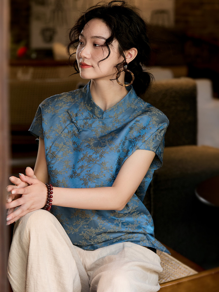 Áo kiểu nữ hè phong cách Trung Hoa, chất liệu jacquard hoa văn nổi, tay ngắn — màu xanh