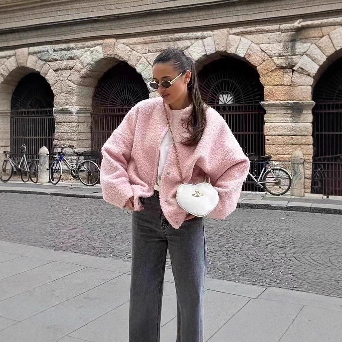 Новая зимняя короткая куртка из мягкой и утолщенной овечьей шерсти для женщин, модель 2026 года