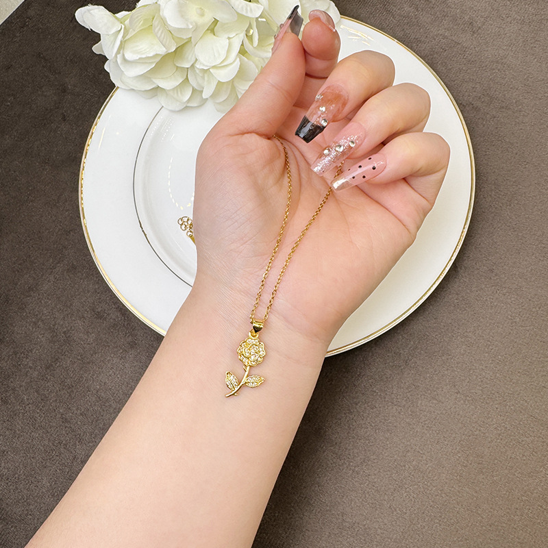 Collar de oro de arena vietnamita transfronterizo Pendientes de rosas de circonio de estilo europeo y americano