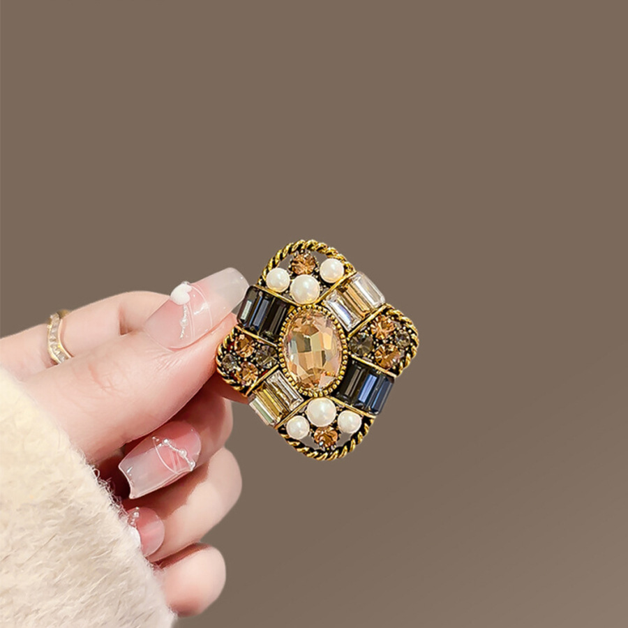 创意复古中古胸针女高级感小众气质珍珠胸花水钻奢华别针大衣配饰