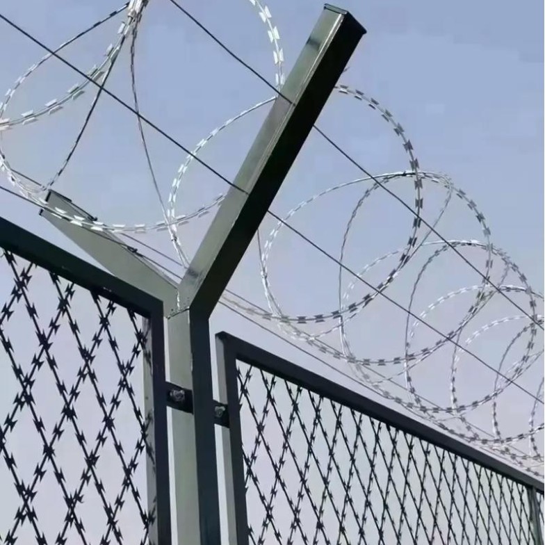 重庆高速公路防护网 铁路护栏网 光伏电站护栏网 养殖护栏网厂家