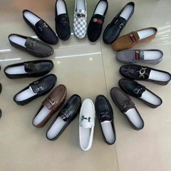 超繊維の四季の男性の豆の靴は一足で怠け者のレジャーの革靴の対外貿易の国内販売の在庫を踏んで生放送します。