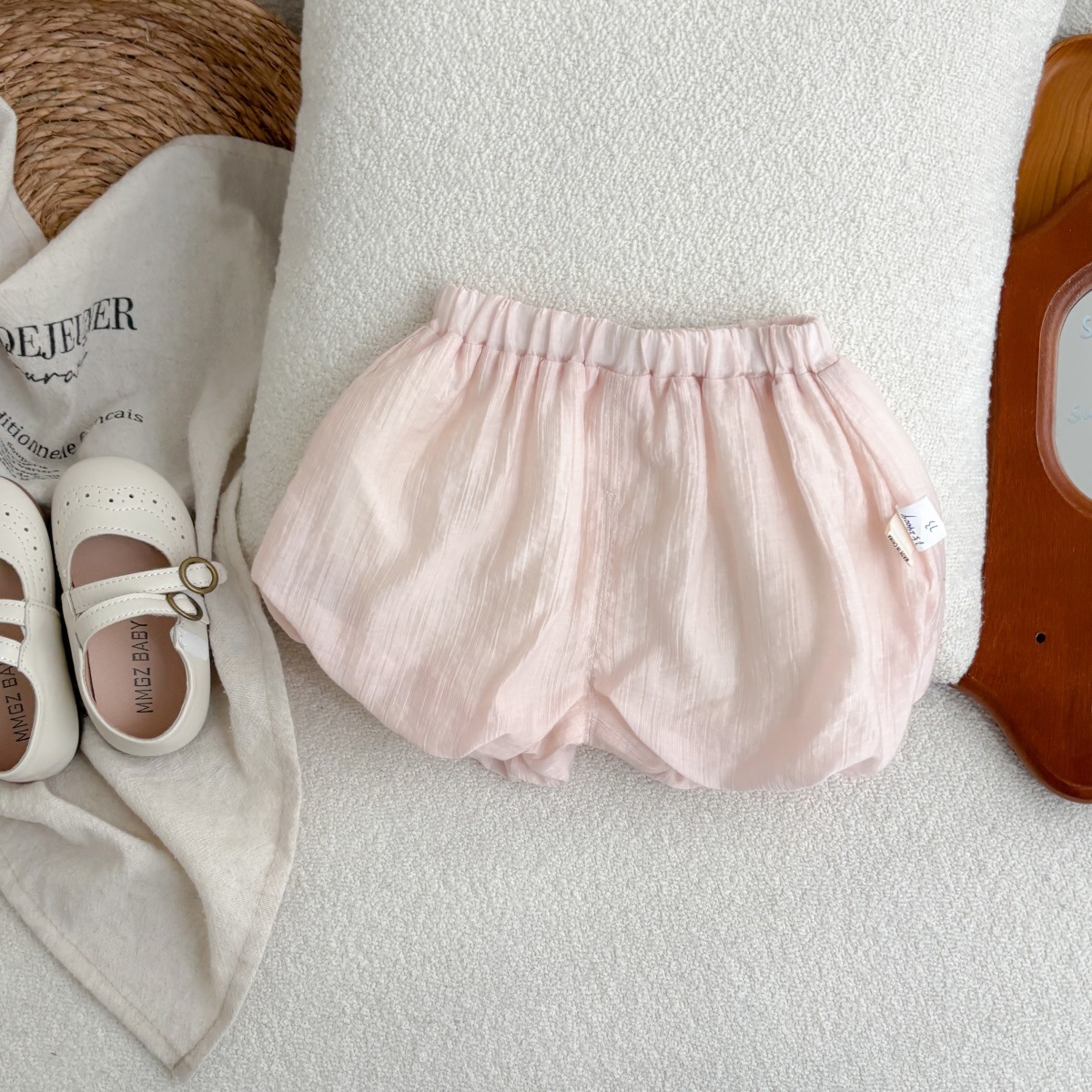 2025 Traje de verano para bebé femenino Camiseta de manga corta salvaje de estilo occidental Pantalones cortos Ropa de protección solar Traje de tres piezas 1