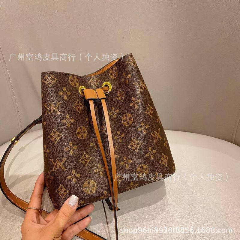 外国貿易のクロスボーダーの商品の新型の経典の老花の女性のバケツは大容量のわきの下の肩掛けの本革の斜めにかぶせます。|undefined