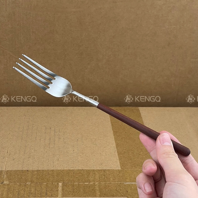 Caja de cubiertos portátil 316 palillos de acero inoxidable cucharas y tenedores una persona con tres piezas de cubiertos de estudiantes