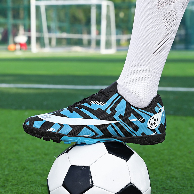 2025 nuevos zapatos de fútbol con uñas rotas antideslizantes transfronterizos, zapatillas de entrenamiento deportivo profesional para hombres, zapatillas de deporte para jóvenes de corte bajo image 4