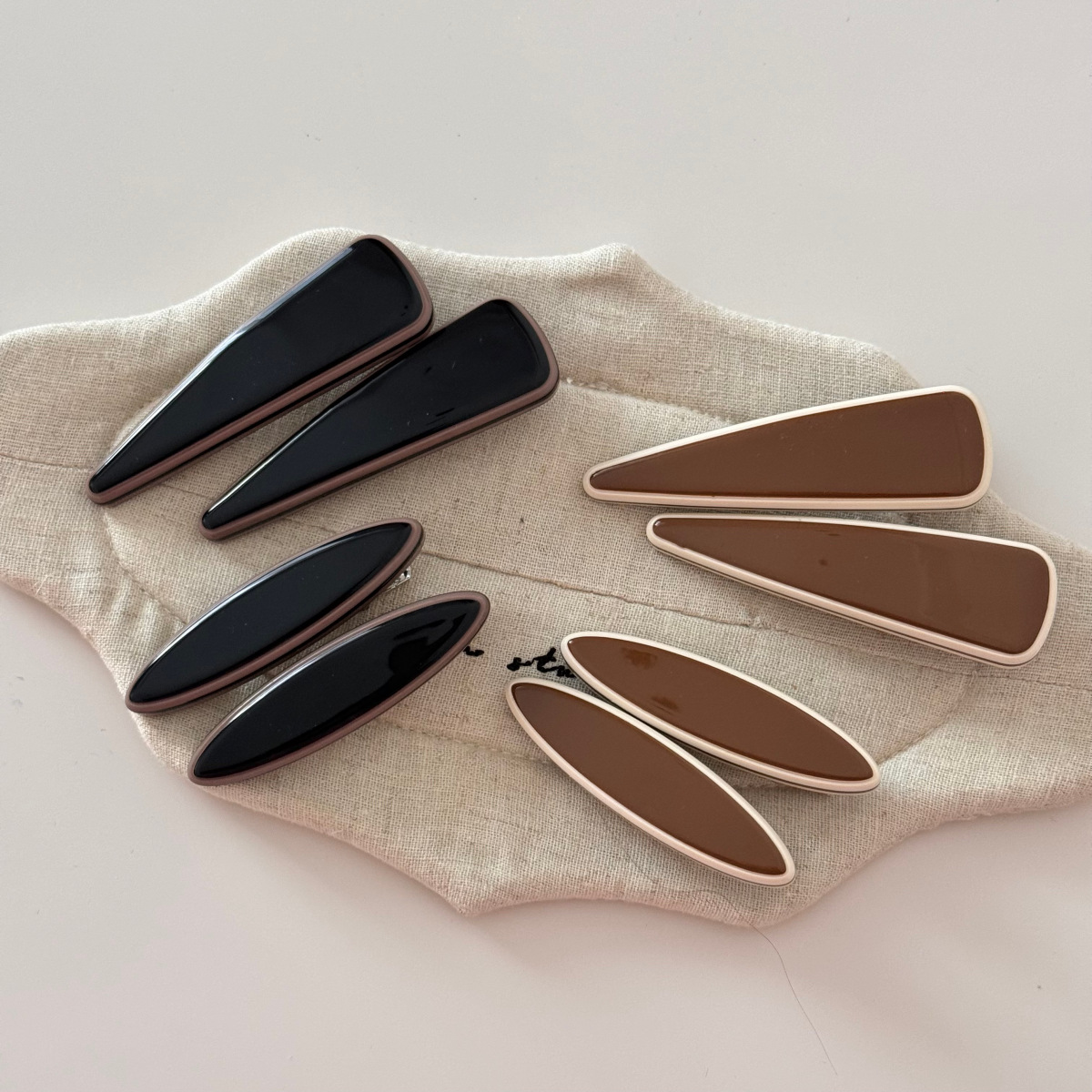 12g Weight Hair Clip Hair Accessories Type 1 Piece Quantity Alloy, Acetic acid sheets Material Triangle, Oval Pattern Women's Gender Coffee, Black Color Women's Side Hair Clip With Tassel Alloy Hair Clip Oval Duckbill Shape Hair Accessory Hair Clip 无