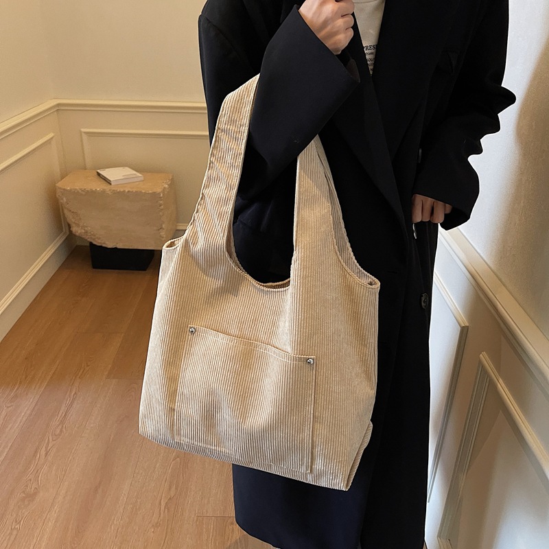새로운 벨벳 토트 백 여성의 우아한 대용량 레트로 서양식 어깨 가방 한국 단색 간단한 통근 가방