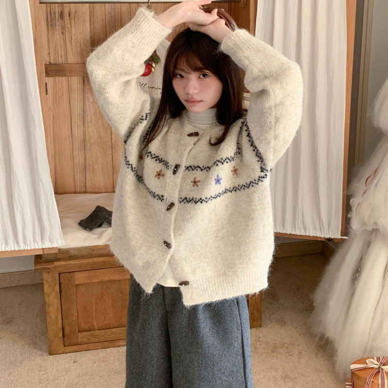 Korean Soft and Waxy Cardigan, Comfortable Horn Knitwear for Women, Autumn and Winter Retro Embroider Design Niche Knitwear Jacket