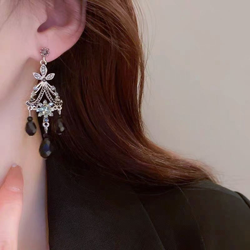 retro sophisticated universal small design earrings with tassels