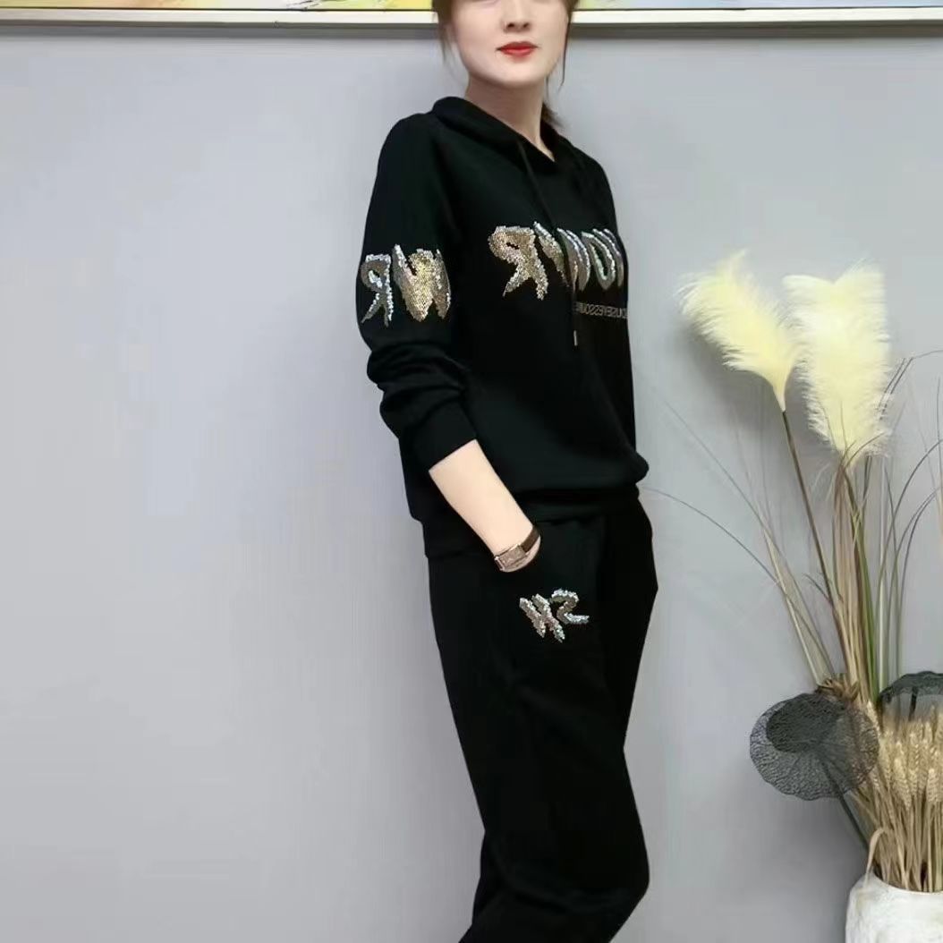 Conjunto moderno de moletom com capuz e calça jogger para mulheres – Confortável e estiloso (Preto/Azul-marinho/Amarelo)_voghion.com