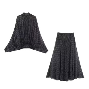 �羳�����W��Ů�b���uͨINS����r�����e�A�c�����Y�r��+���c�Lȹ