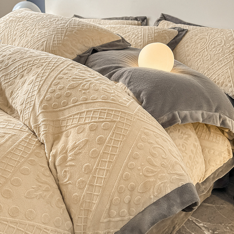Leche de lujo ligero nuevo traje de cama de cuatro piezas engrosado más terciopelo coral sábana funda de edredón ropa de cama