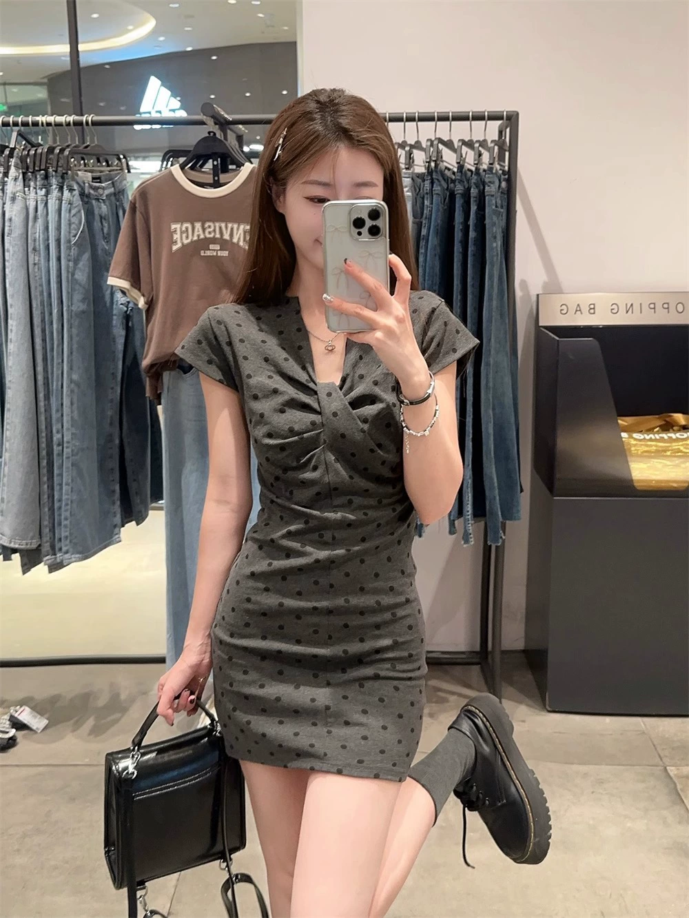 Волновое платье ребенка лето 2025 новый французский продвинутый смысл маленький темперамент короткая юбка тонкая и супер красивая