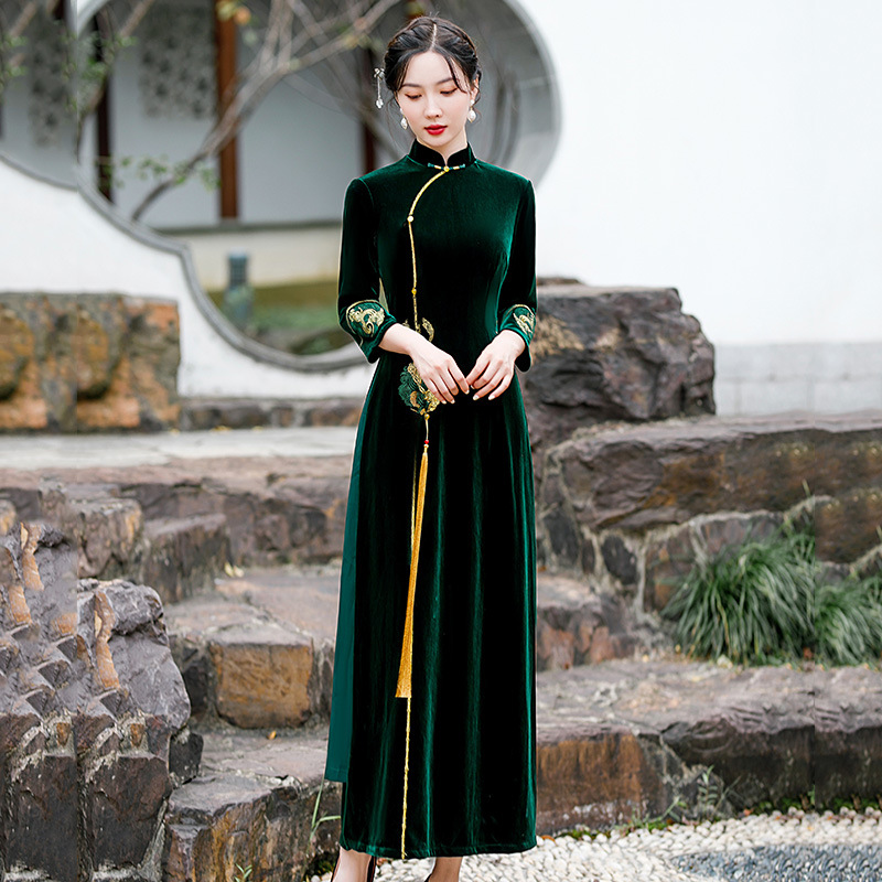 綠色金絲絨奧黛中式長款改良旗袍年輕款女復古長袖顯瘦連衣裙春秋