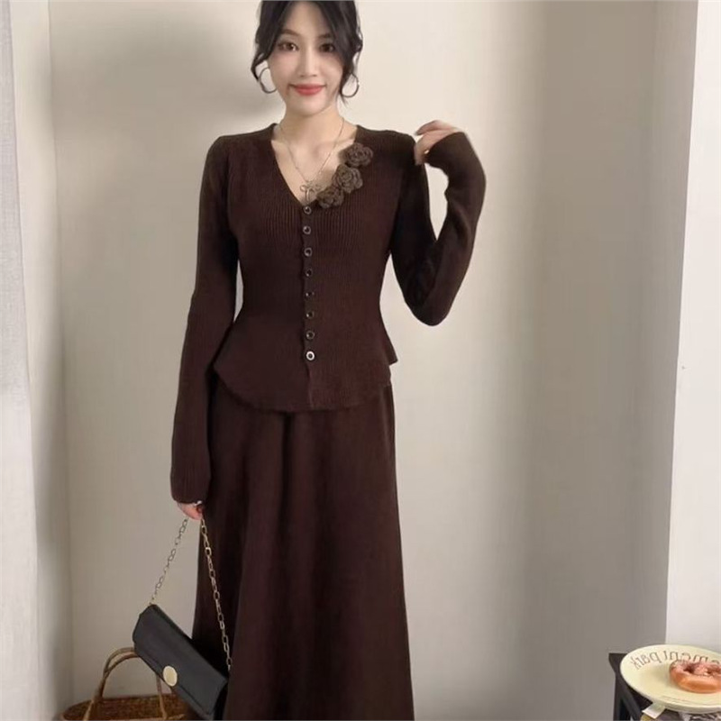 两件套针织V领小花开衫纯色套裙秋冬时尚洋气修身毛衣套装两件套