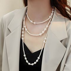 女性のためのロングパールスタッキングネックレス 2025 新しいホットスタイル多層レトロ気質セーターチェーンハイエンド鎖骨チェーン