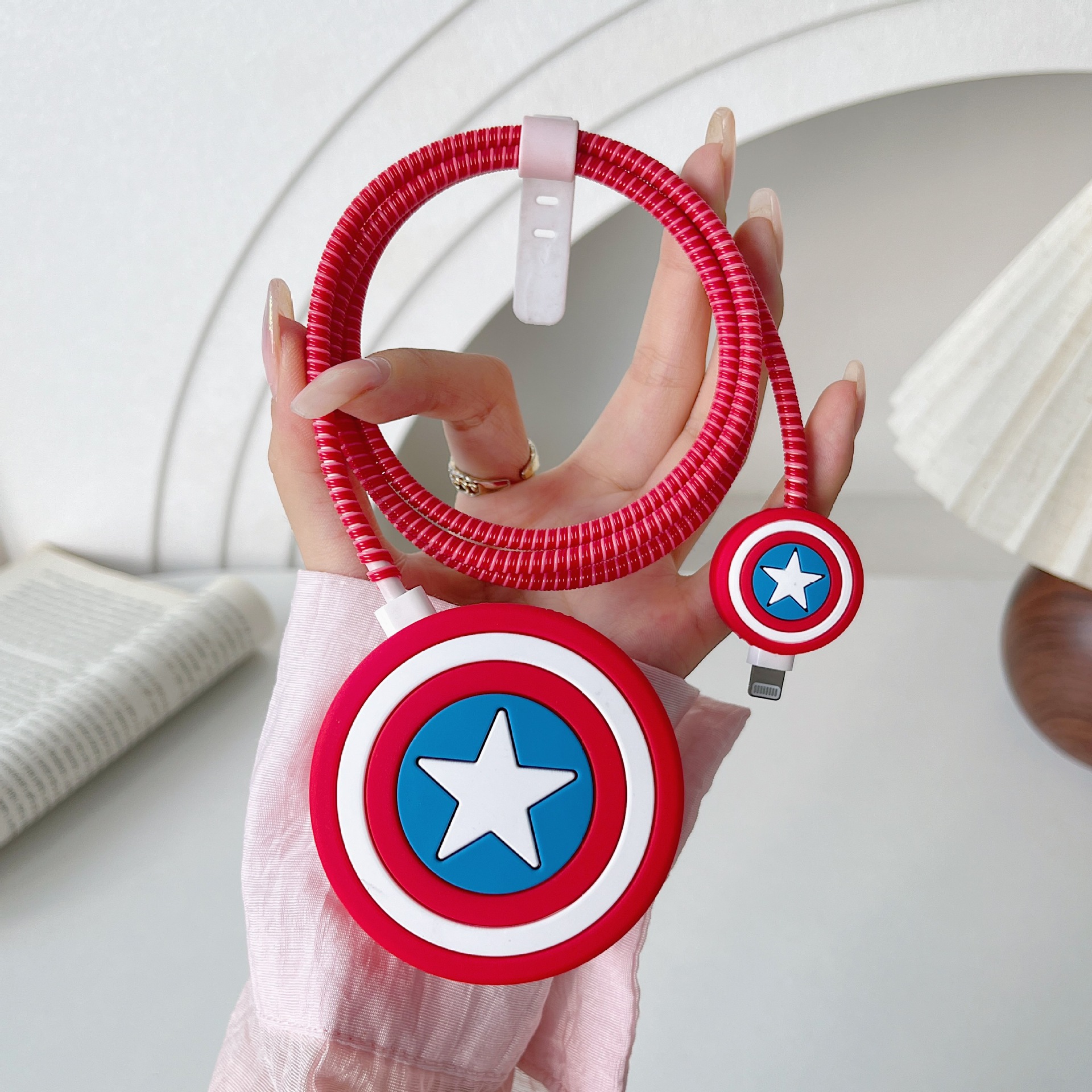 2024 nueva cubierta protectora de cabezal de carga rápida estándar británico de dibujos animados de 20W para cargador de Apple 20WPD plegable de tres enchufes