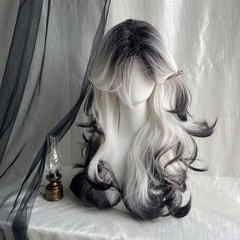 【雲間墨】白黒爆頂染グラデーションの高レベルの中で、長い巻き髪の王さんのイメージを分けて、全髪カバーをシミュレーションします。