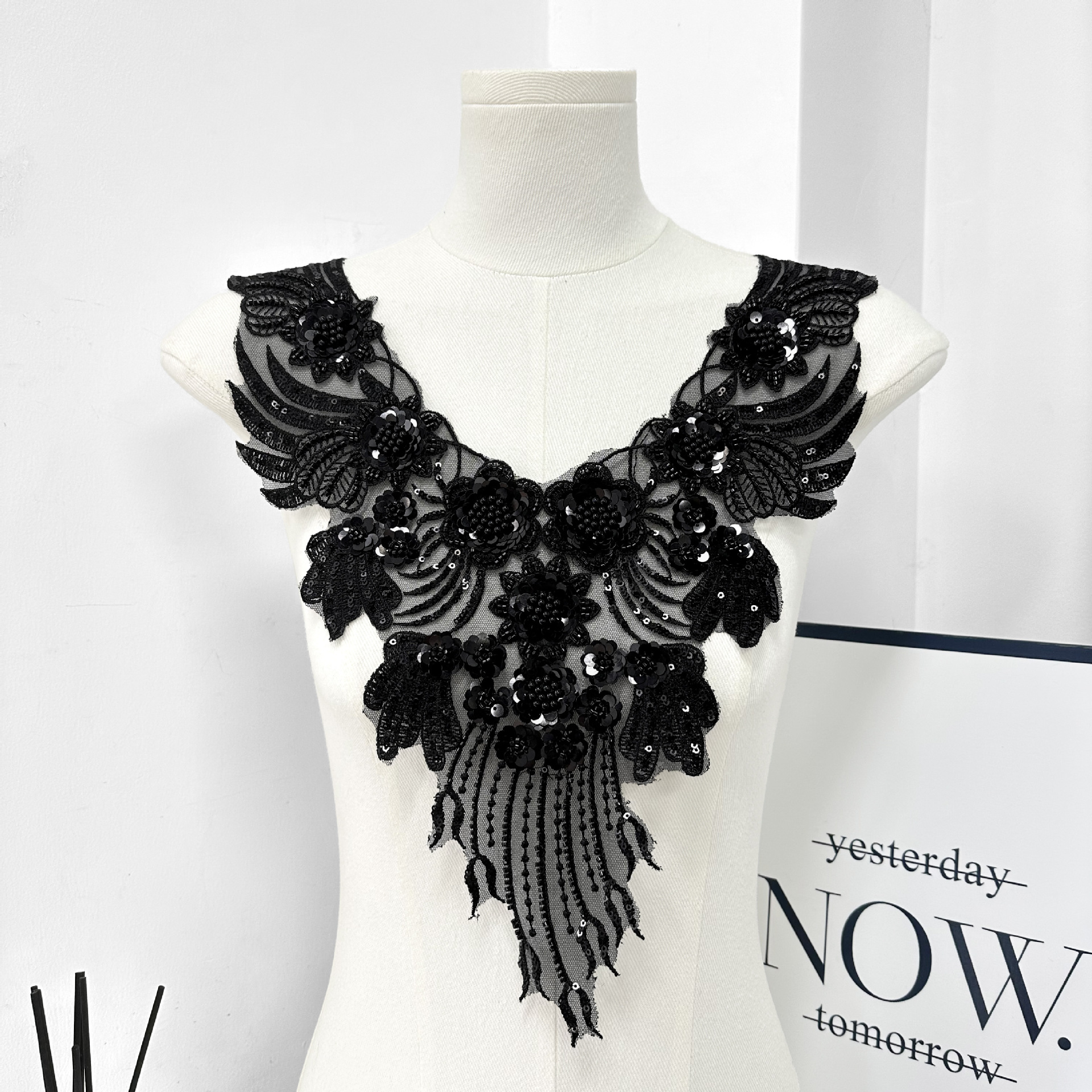 Comercio exterior nuevo oro cuello bordado flores de pecho Europa y América fiesta vestido de noche vestido decoración pegatinas de tela caliente image 4