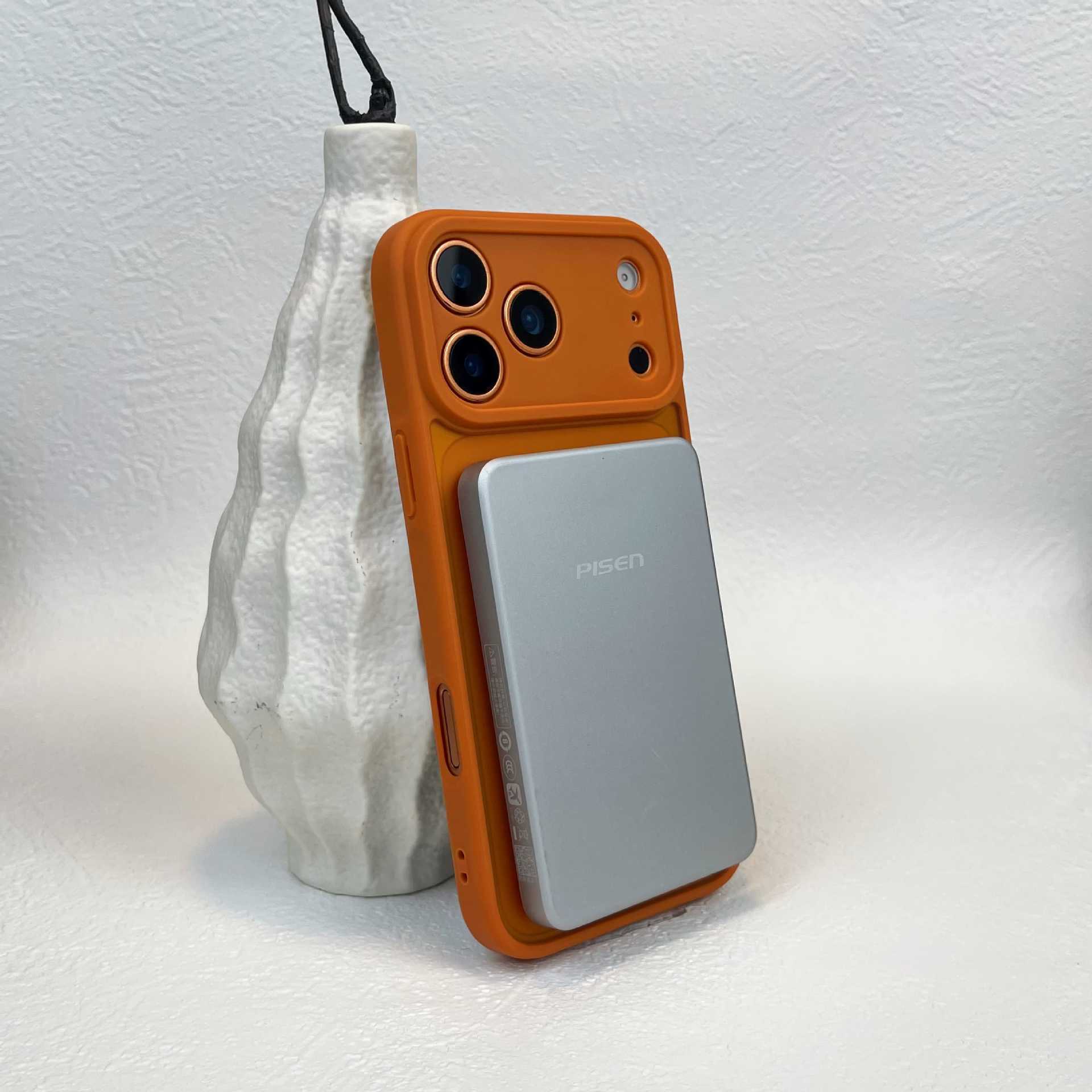 适用iPhone18promax手机壳肤感磨砂磁吸精孔防摔苹果17高级保护套