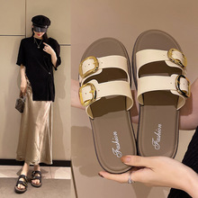 2024�ļ��¿�һ�ŵ����˰ٴ�ƽ��һ����Ů���⴩Ƥ����ɳ̲����Ь