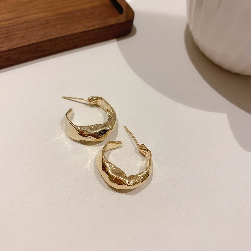 Metal silver needle, universal brand fashionable earrings, simple and elegant design, high-quality style