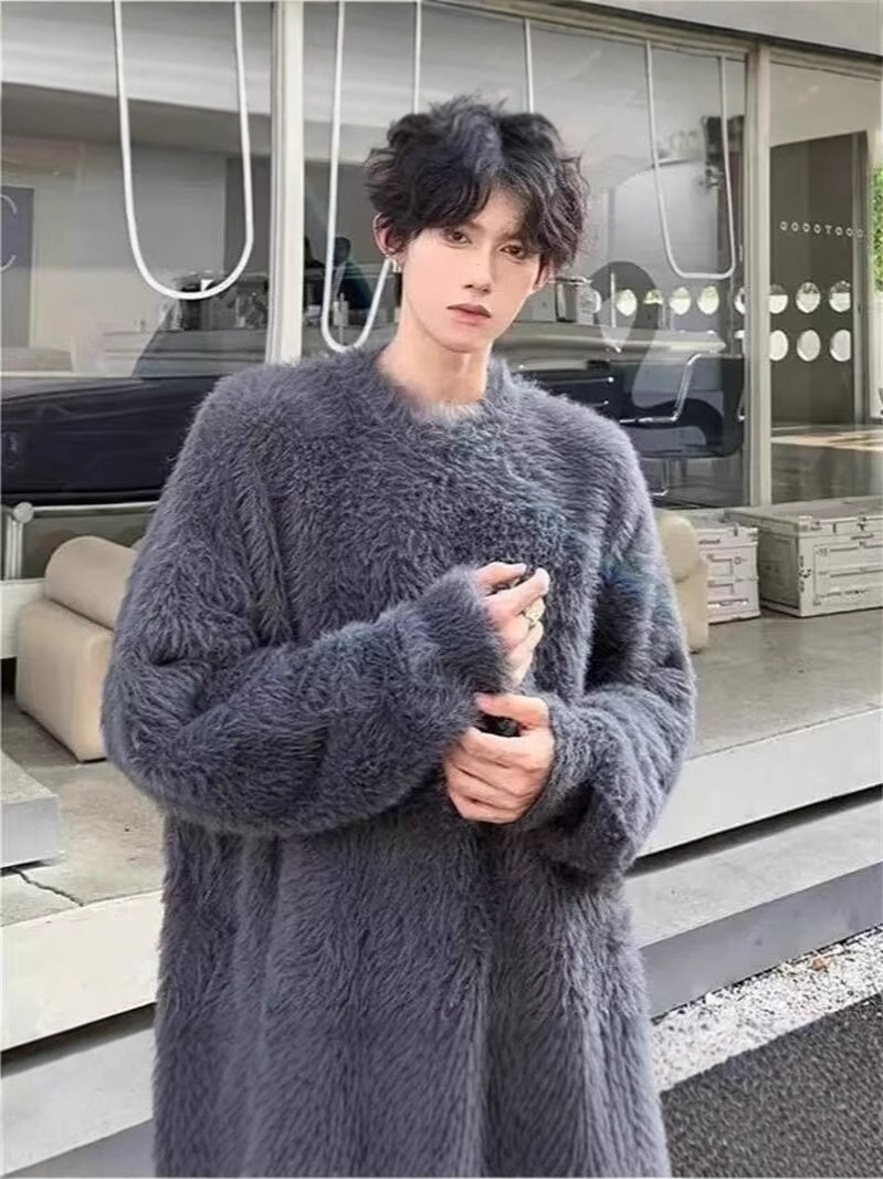 馬海毛のふわふわした白いミンクの丸首のセーターの男性の秋冬感の怠惰な柔らかいモチはニットを打ちます。