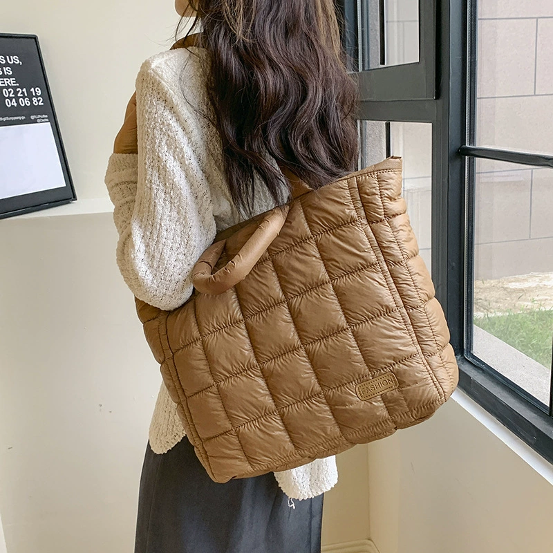 Fashionable capacious down jacket with diamond pattern, winter universal shoulder bag, one-shoulder bag