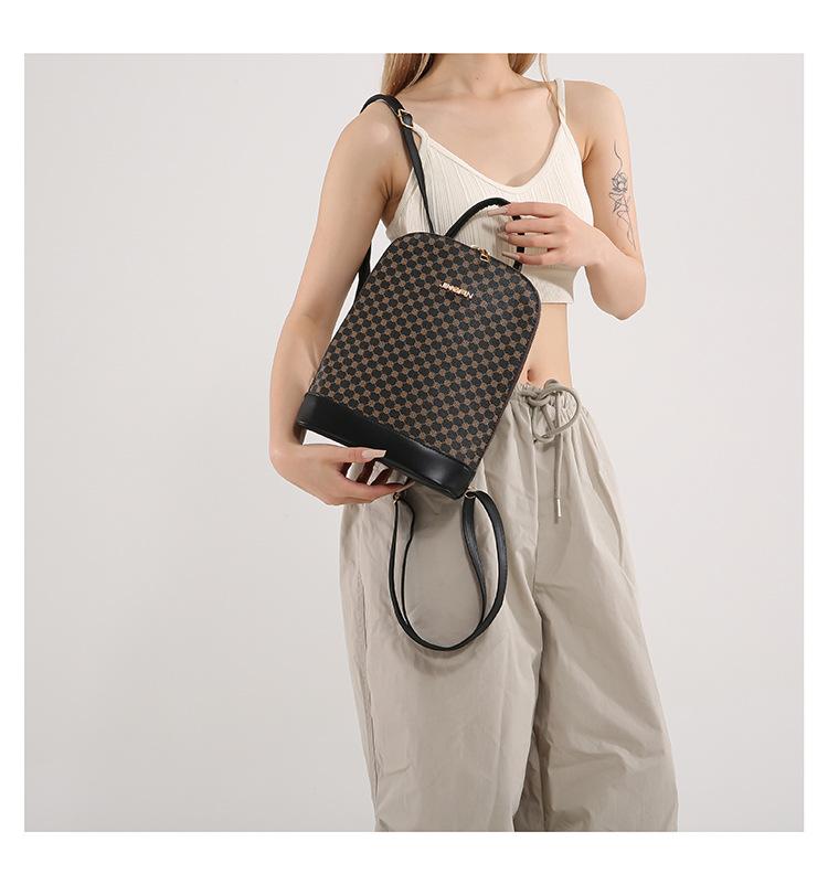A stylish and trendy casual backpack for the 2024 autumn and winter season, featuring a large-capacity single-shoulder women's retro commuting crossbody bag undefined