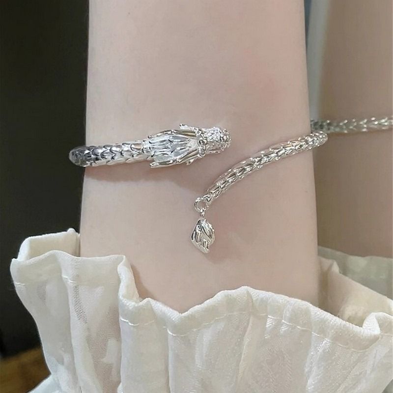 El temperamento elegante del dragón de la marea nacional pulsera de cola de oscilación femenina abertura en forma de dragón pulsera ajustable joyas del zodiaco