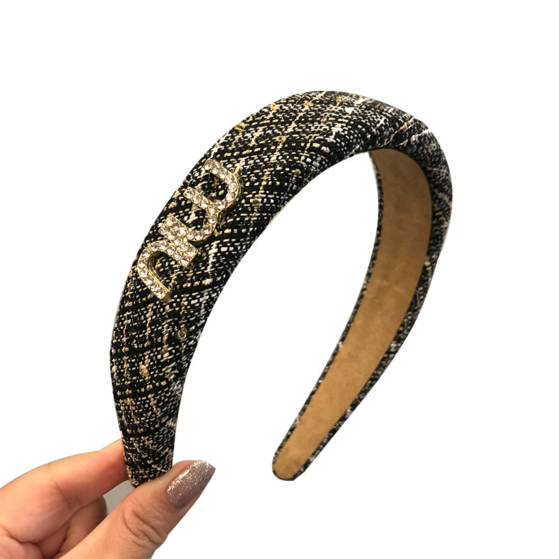 Corea del Sur Chanel estilo rhinestone carta ancho borde pelo presionando tela diadema moda todo partido Plaid diadema accesorios para el cabello para las mujeres