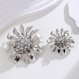 Chanel Style High-end Exquisite Flash Diamond Sunflower Pearl Brooch Women's Fashionable Luxury Suit Corsage Pin Accessories