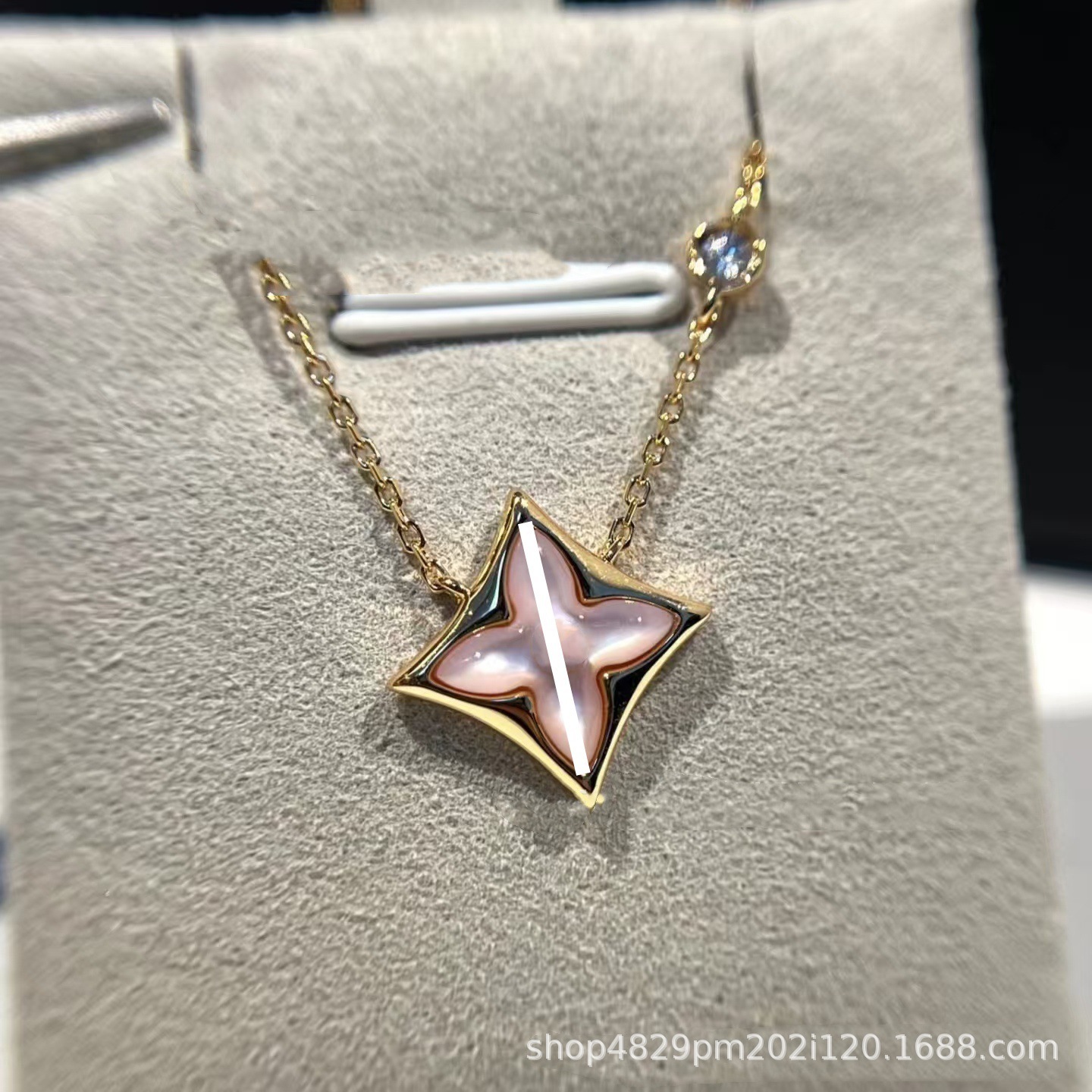 ロバの家四葉草四花五花ブレスレット女性用18Kローズゴールドメッキ軽奢菱形丸型白貝母ネックレスins