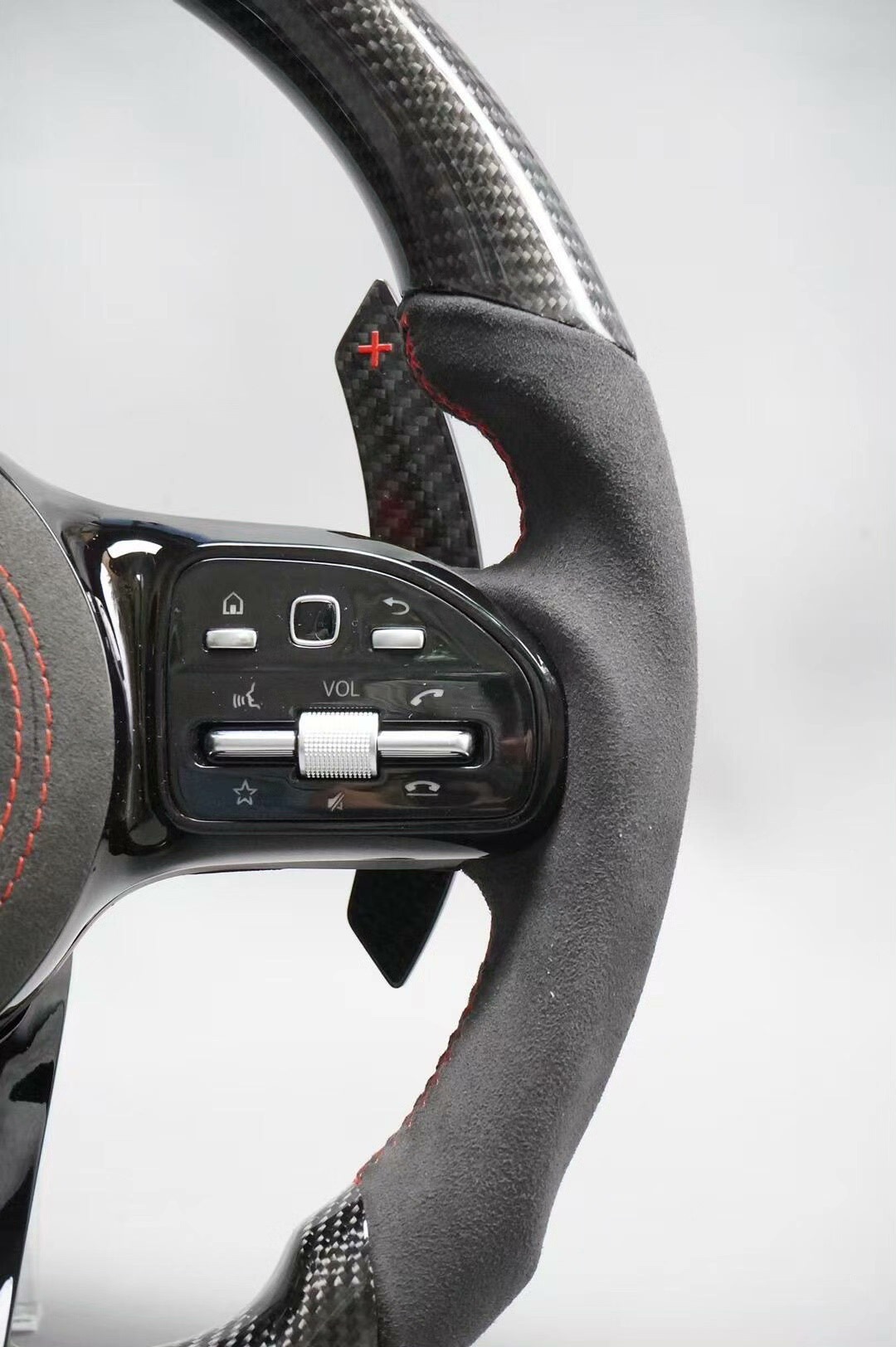 Suitable for Mercedes-Benz older models, this is a new AMG carbon fiber steering wheel with an alcantara suede finish, designed for the A-Class and E-Class models