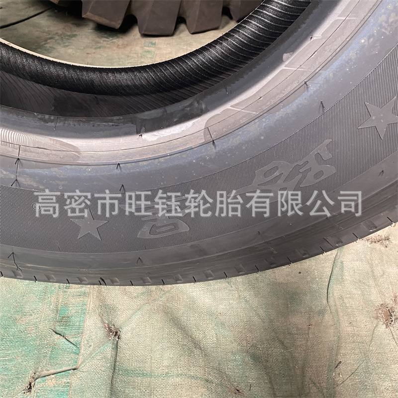 Double Money Road Star 12R22.5 Neumático de camión de alambre de acero 11R22.5 Neumático de vacío de remolque de camión