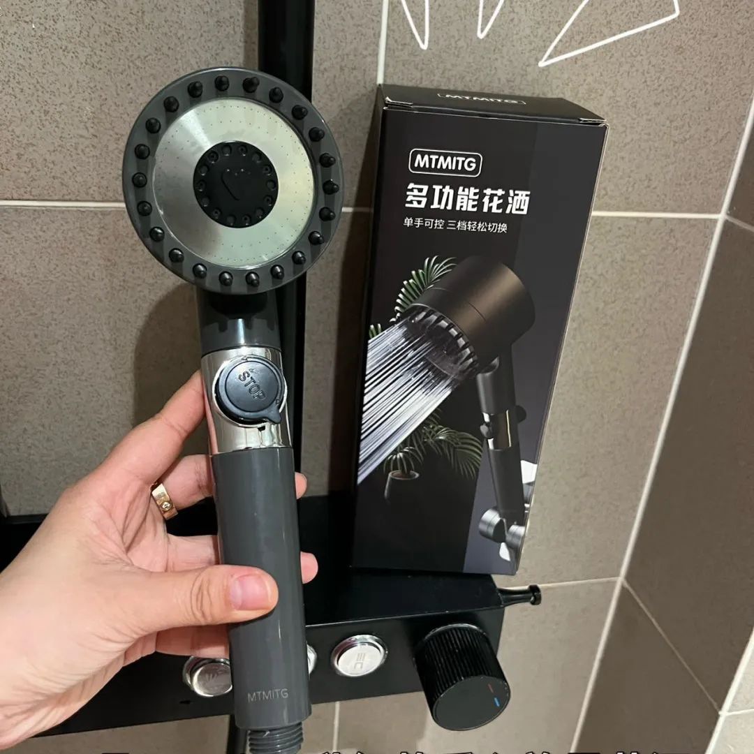 So Easy to Use! Enjoy a Relaxing Shower! Three-Speed Super Pressurized Rotating Control Water Pressure Cyclone Shower Head