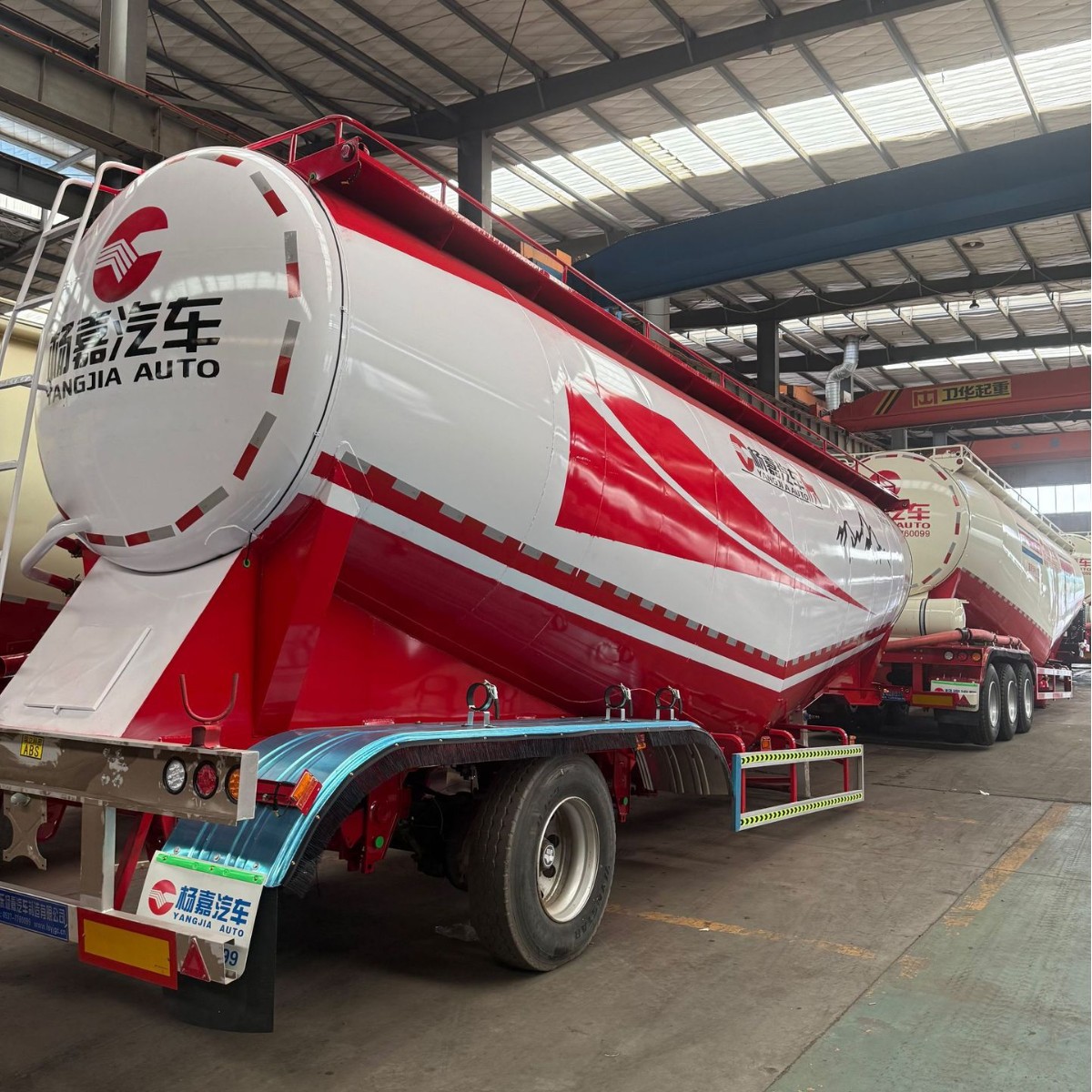 Sales of 55 Cubic Bulk Cement Tank Dry Mixed Mortar Tank Hanging Powder Tank Truck Export Export Cement Tank Truck Cross-Border