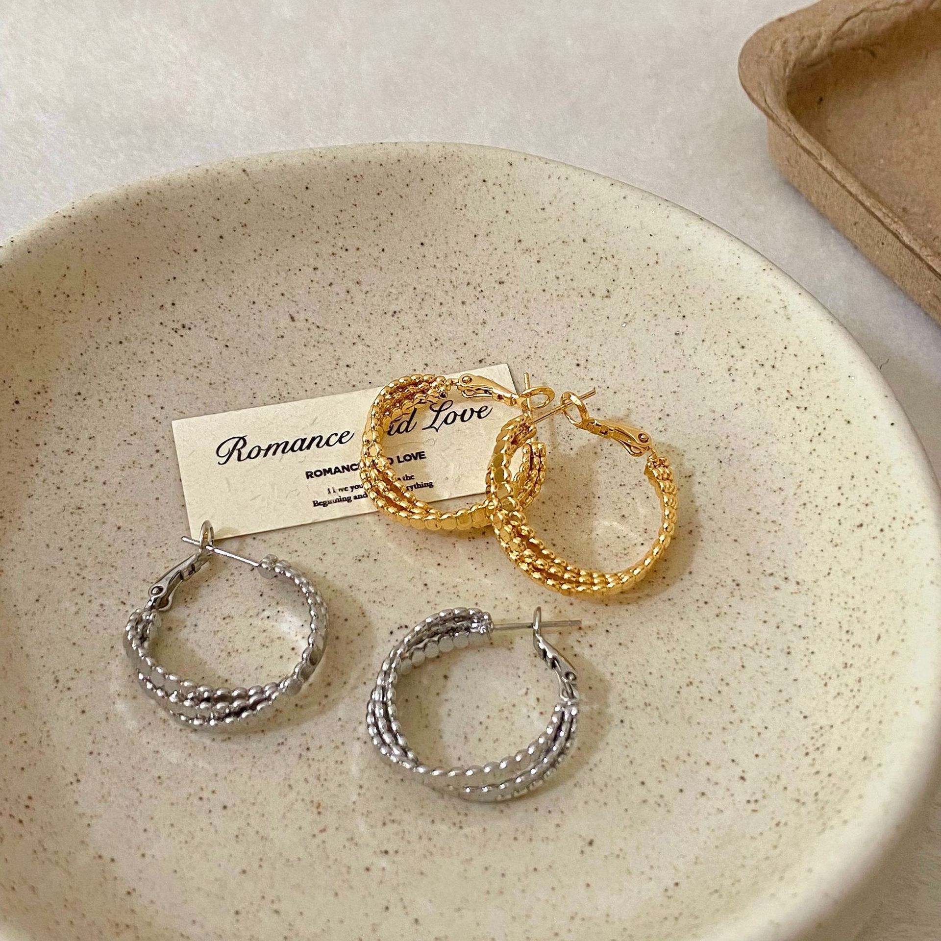 Copper-Plated Real Gold European and American Fashion Twist-Wrapped Hoop Earrings for Women, New High-End Stylish and Elegant Earrings