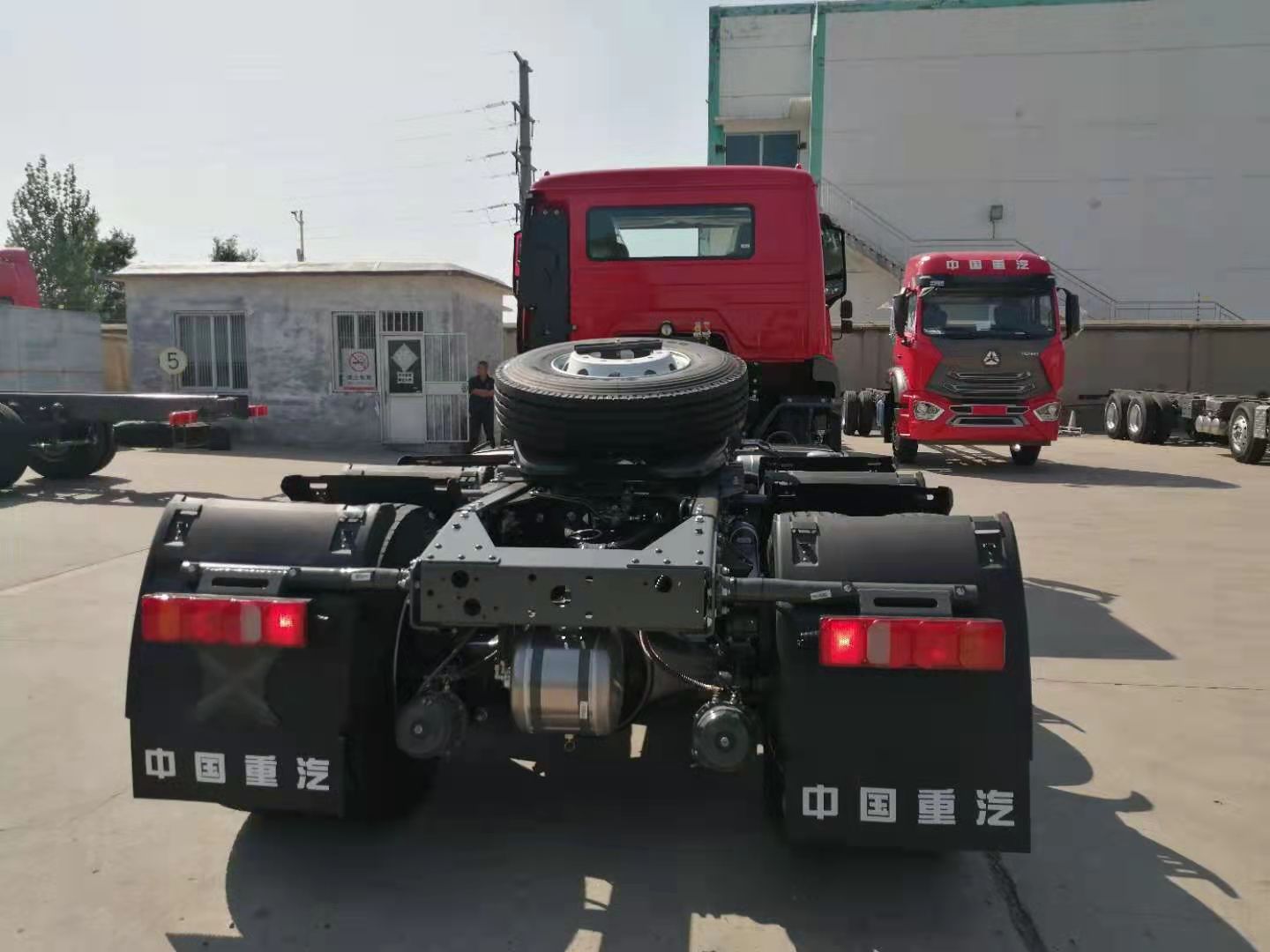 国二豪瀚N豪沃E7牵引卡车出口18953179828