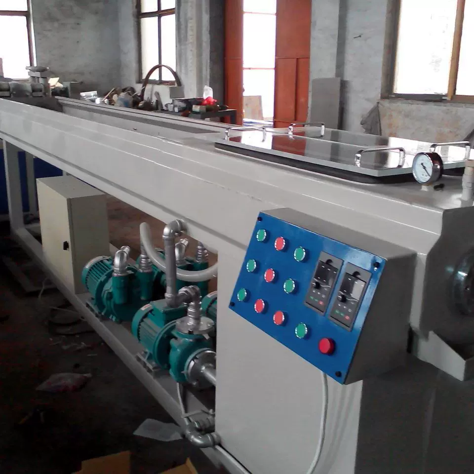 PPR 管材生产设备生产线 建筑护角生产设备塑料型材机器设备 青岛