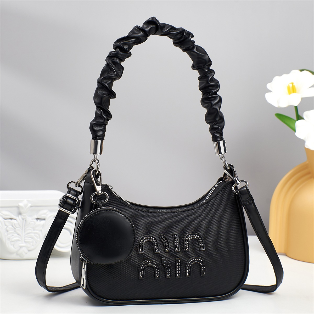 Bolso femenino de alta calidad práctico de gran capacidad para mujer bolso de bola de masa para mujer 2025 nuevo bolso de mensajero de un solo hombro