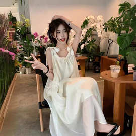 夏季甜美2024新款显瘦时尚温柔风米白色中长款吊带连衣裙女装chic