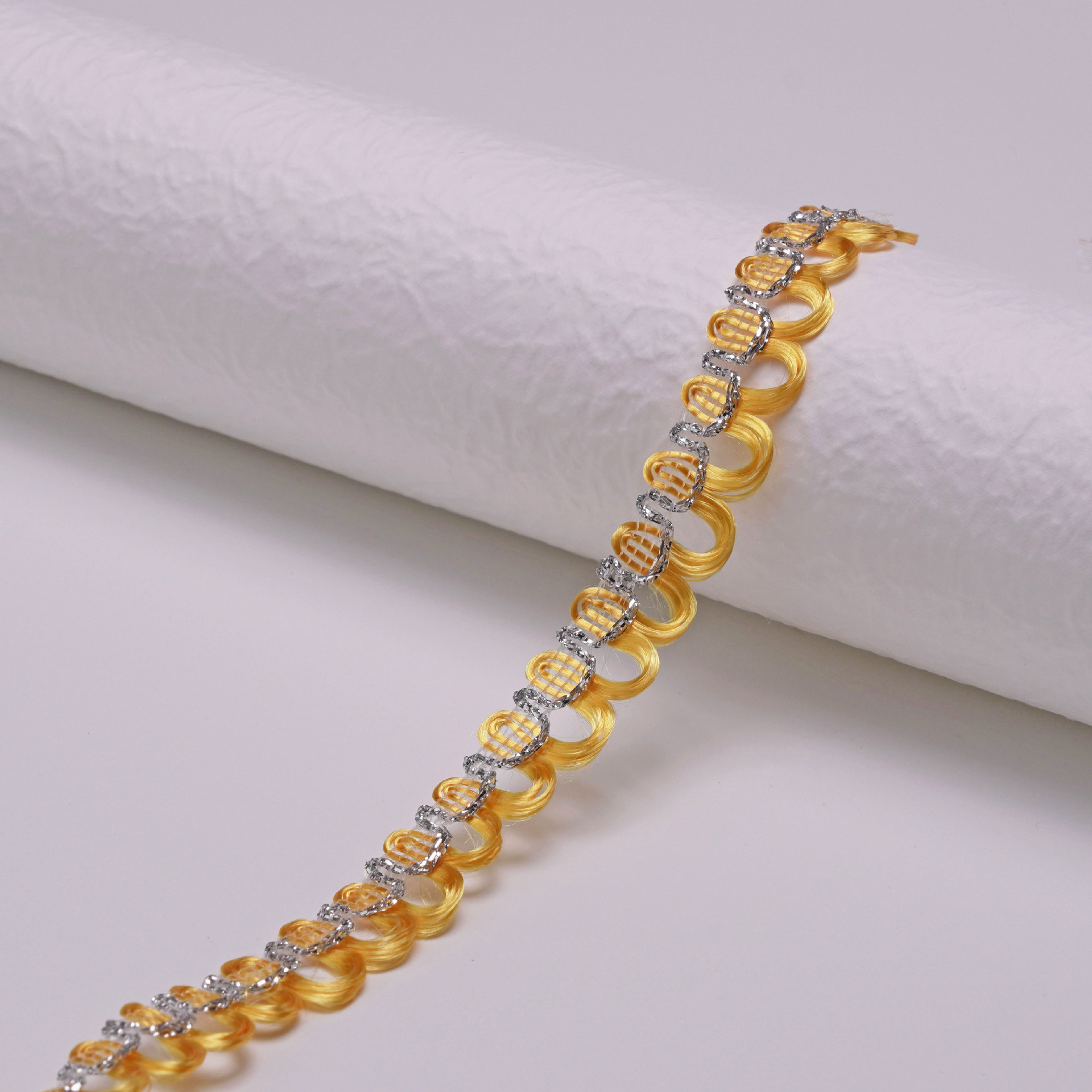 Suministro de stock directo de fábrica de 1cm de color dorado y plateado borde ondulado encaje ropa accesorios