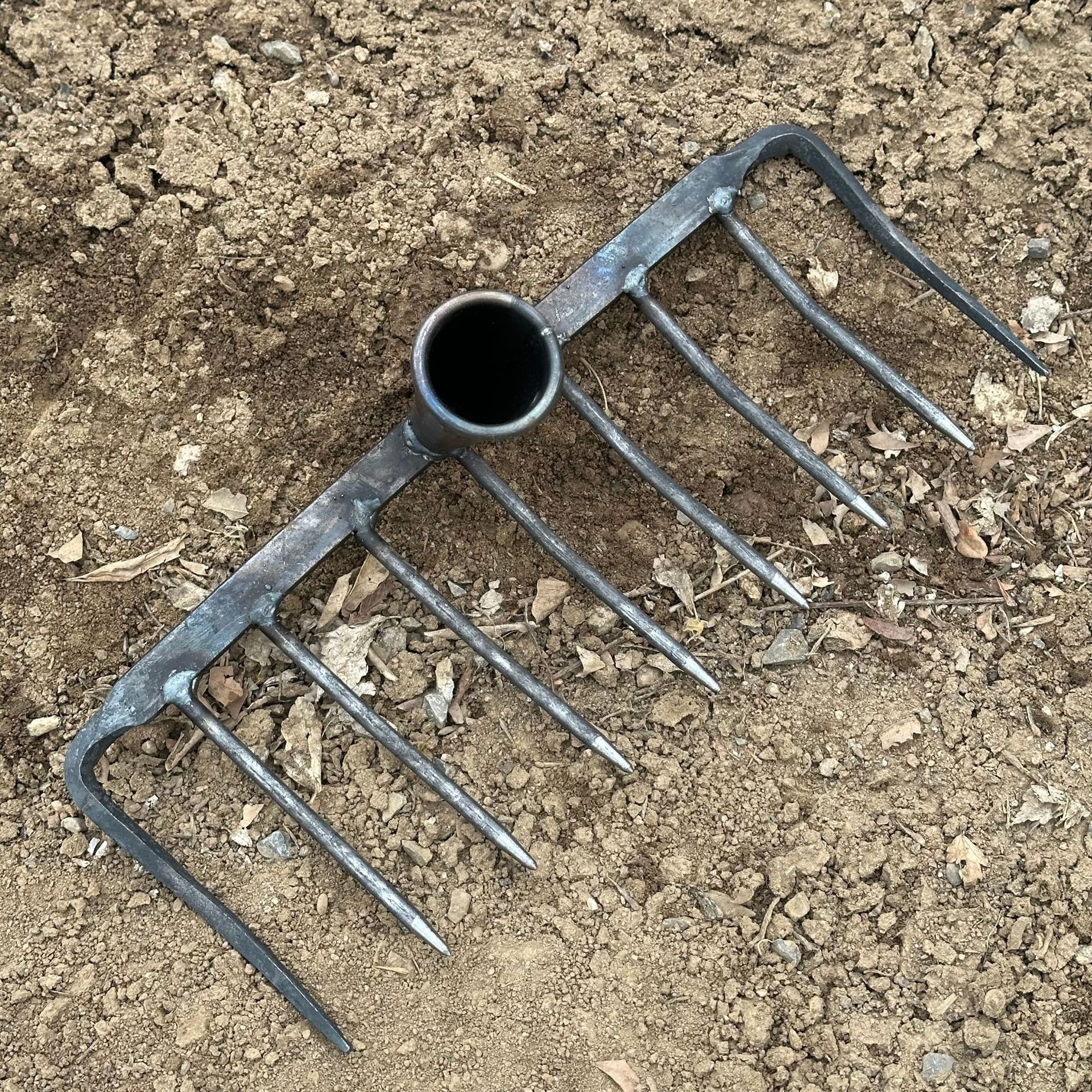 农用九齿铁耙子    翻土松土耙子    搂草耙子    园艺平土农具