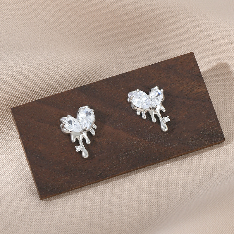 1 Pair Cute Heart Shape Copper Plating Inlay Zircon Ear Studs display picture 3