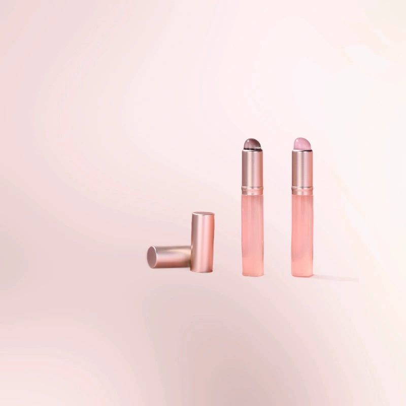 Silicone lip brush with cover, soft and mini portable silicone lip brush, round head lipstick brush, concealer brush, blending brush