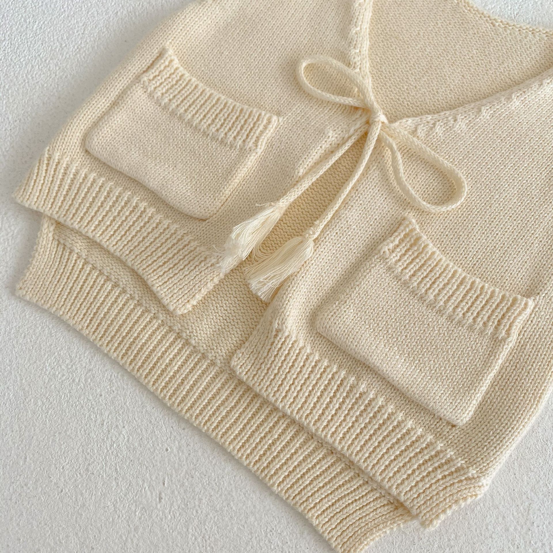 Title 19, Kinder Strickjacke mit Quasten und Bindeband We...