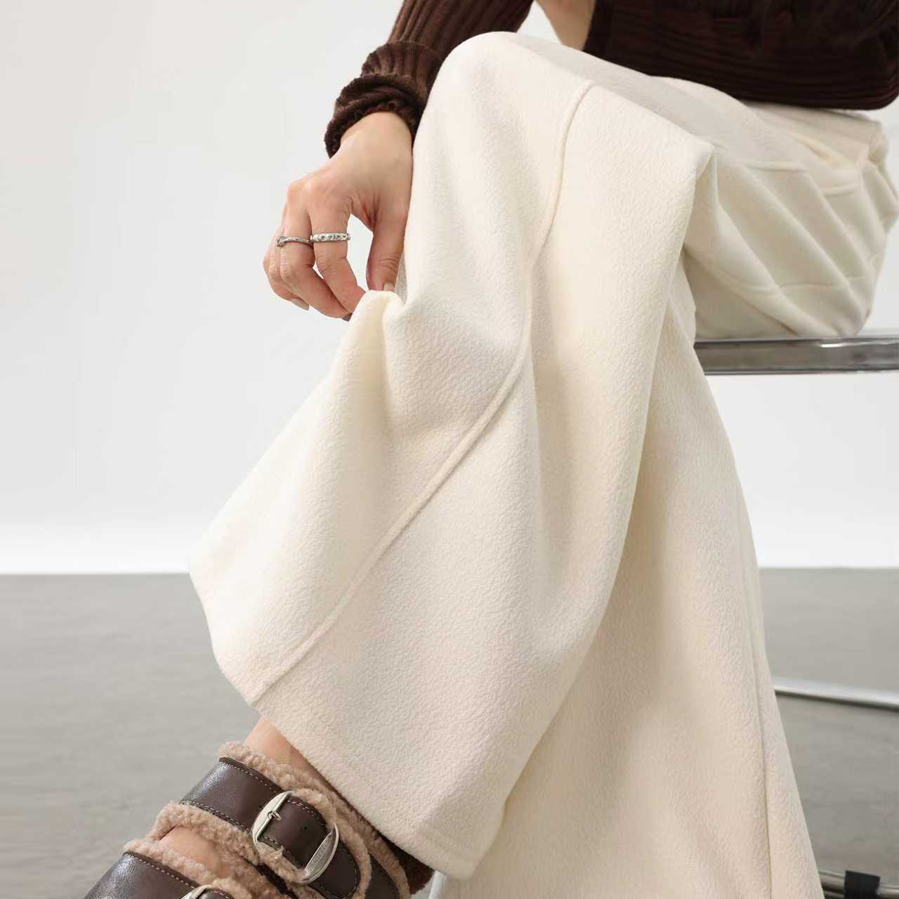 2025年秋季桑蚕丝绵羊毛阔腿裤女高腰显瘦宽松休闲白色云朵直筒裤